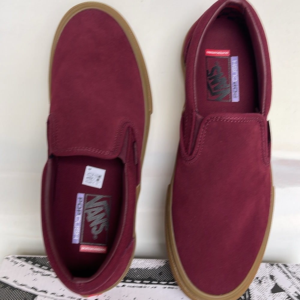Vans WMNS Skate Slip-On
Port/Gum
VN0A5FCAK10
Sneakers - Picture 13 of 16